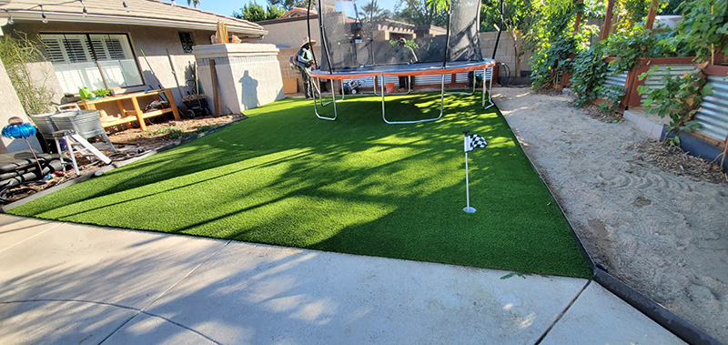 Back play area with putting green