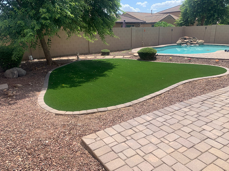 artificial grass pad with paver border